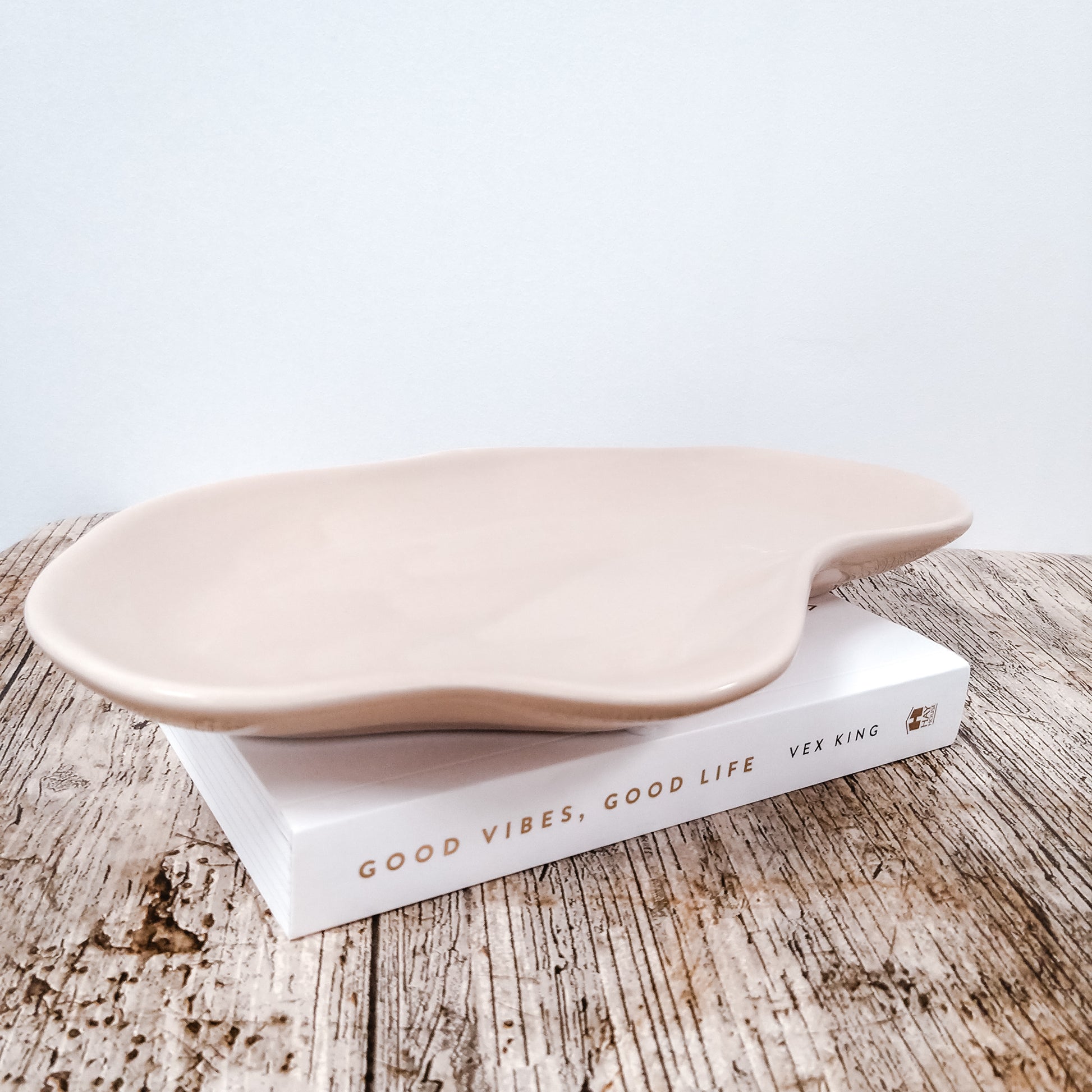 Lille ceramic styling plate in beige