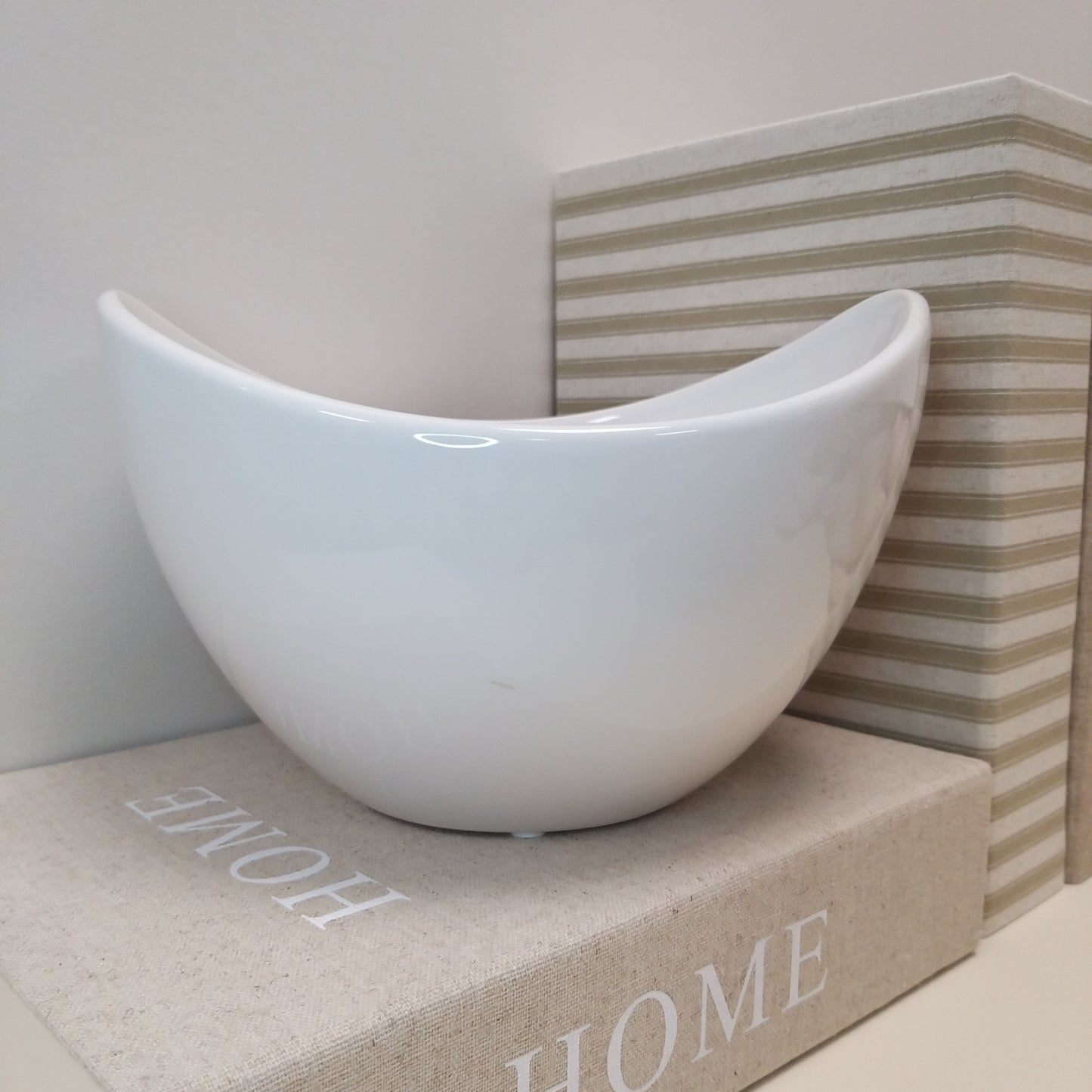 medium Isla bowl in white
