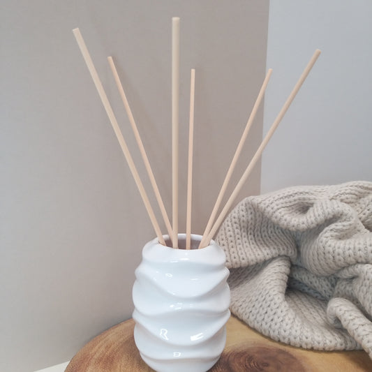 Beehive ceramic diffuser bottle with reeds